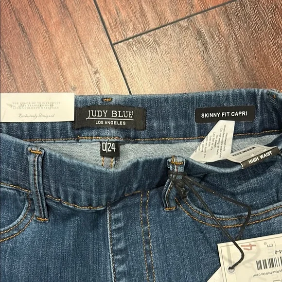 Judy Blue Skinny Capri Jeans 0/24 NWT - Picture 2 of 5